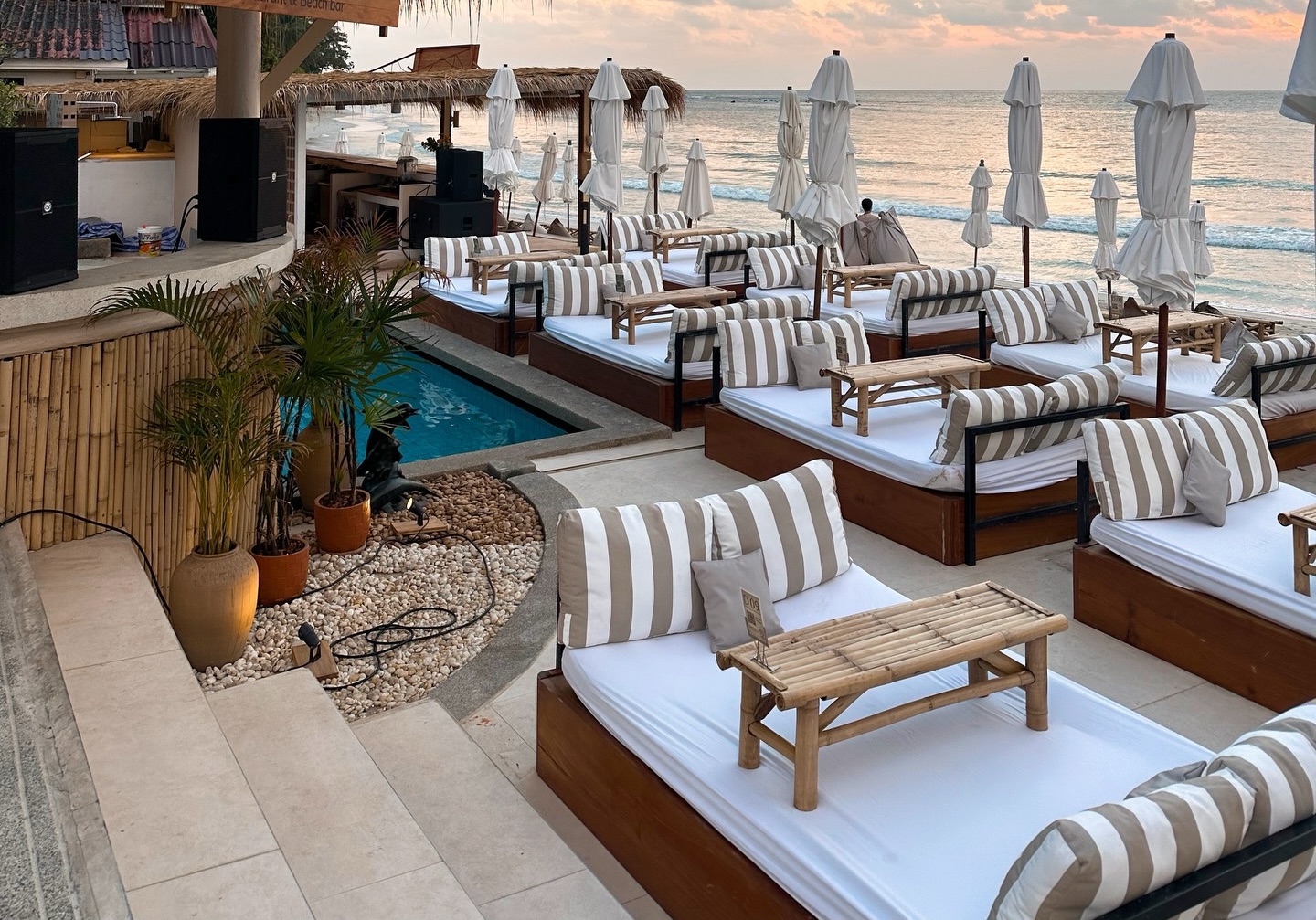 The settings at the beach front of Sand Deck&nbsp;
